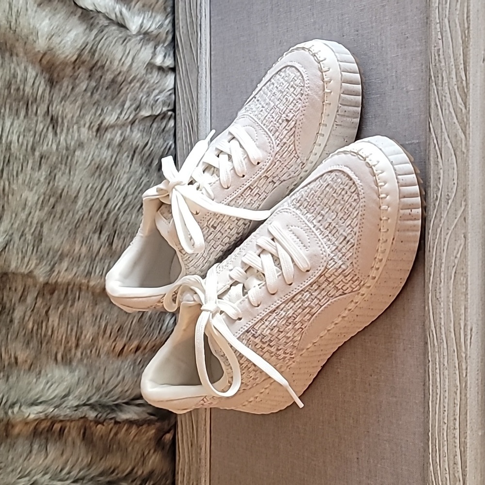 Universal Thread Womens Persephone Sneakers